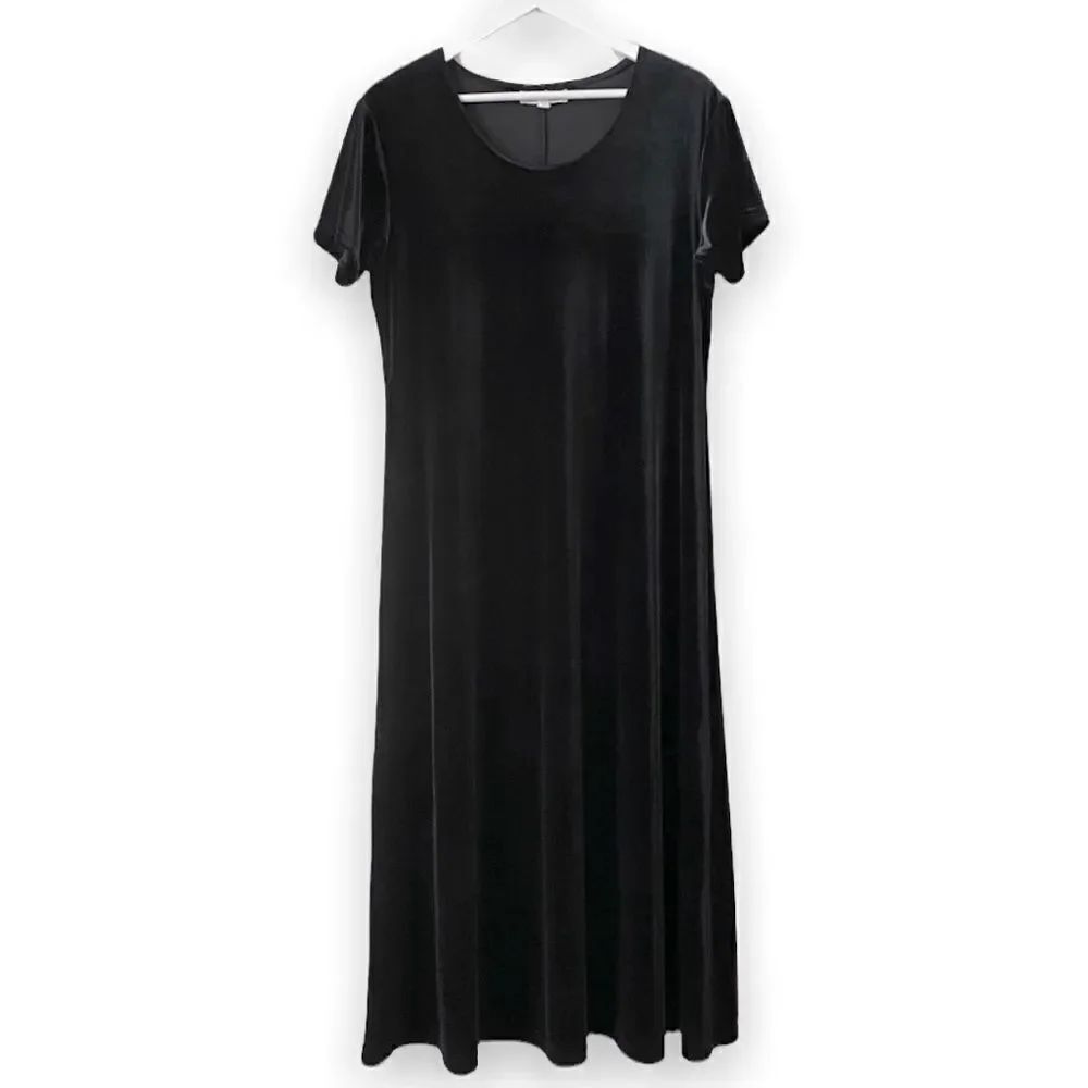 Vintage Velvety Soft Midi Short Sleeved Black Dress